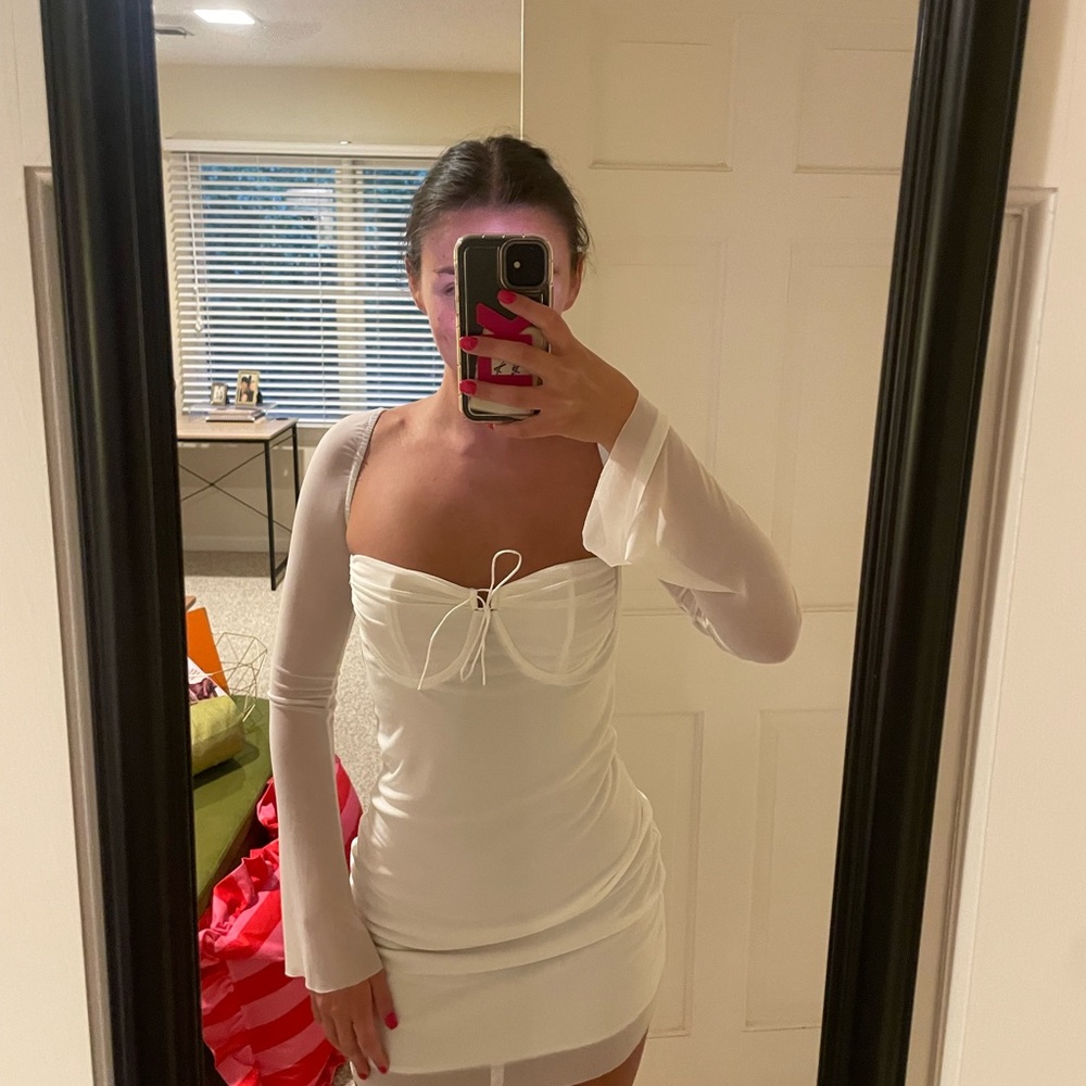 Elegant White Long-Sleeve Dress